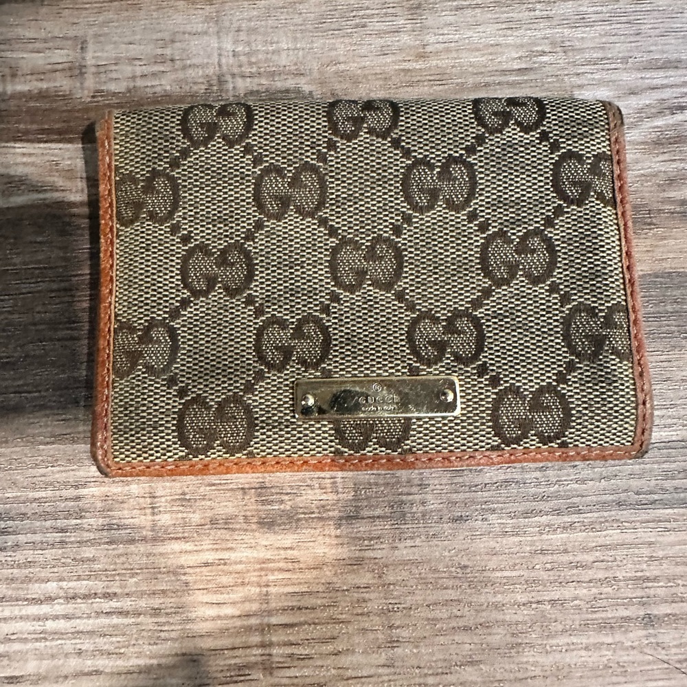 Authentic ⭐️GUCCI Monogram Card Holder⭐️